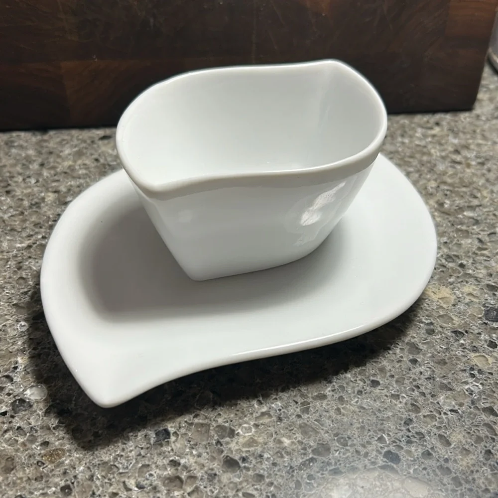 Crate & Barrel condiments set of 8 pieces